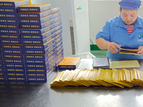 為什么選擇黑膏藥oem，膏藥oem貼牌發(fā)展前景越來越好是什么原因？